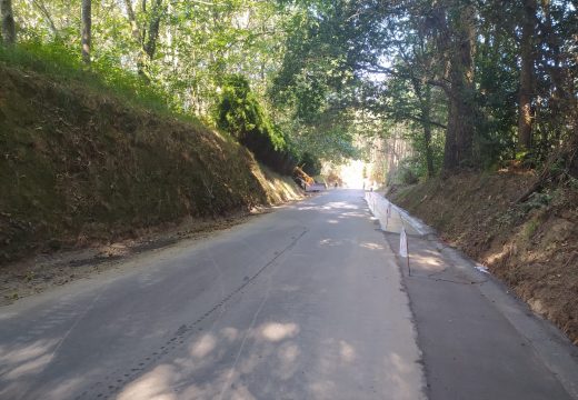 O Concello reforzará a seguridade na vía entre O Penedo e Lavadeira con novas cunetas e bandas rugosas no firme